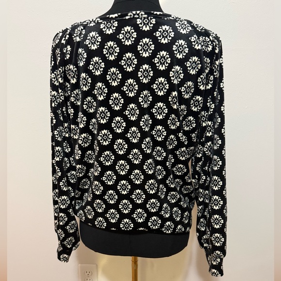 LOFT Black and White Floral Top - Picture 4 of 8